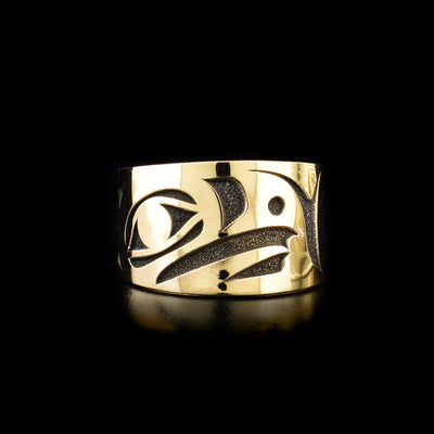 14K yellow gold eagle ring that tapers in the back. The design depicts the head of an eagle facing the right with an open beak in the center of the ring.