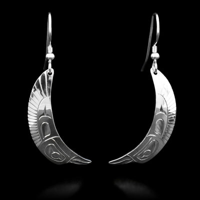 These raven earrings are curved inwards and have the profile of a raven's head at the bottom and its wing above.