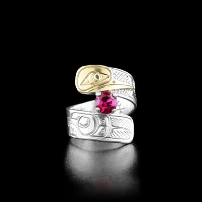 This wrap ring has a hummingbird head on the top part of the ring with a pink stone set right underneath. The bottom part has carvings representing its feathers ad wings.