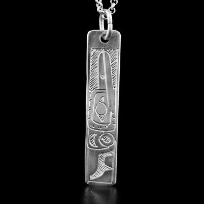 This pendant was handcarved on sterling silver. It has the face of the Hummindbird engraved on it. The Hummingbird is facing upwards.