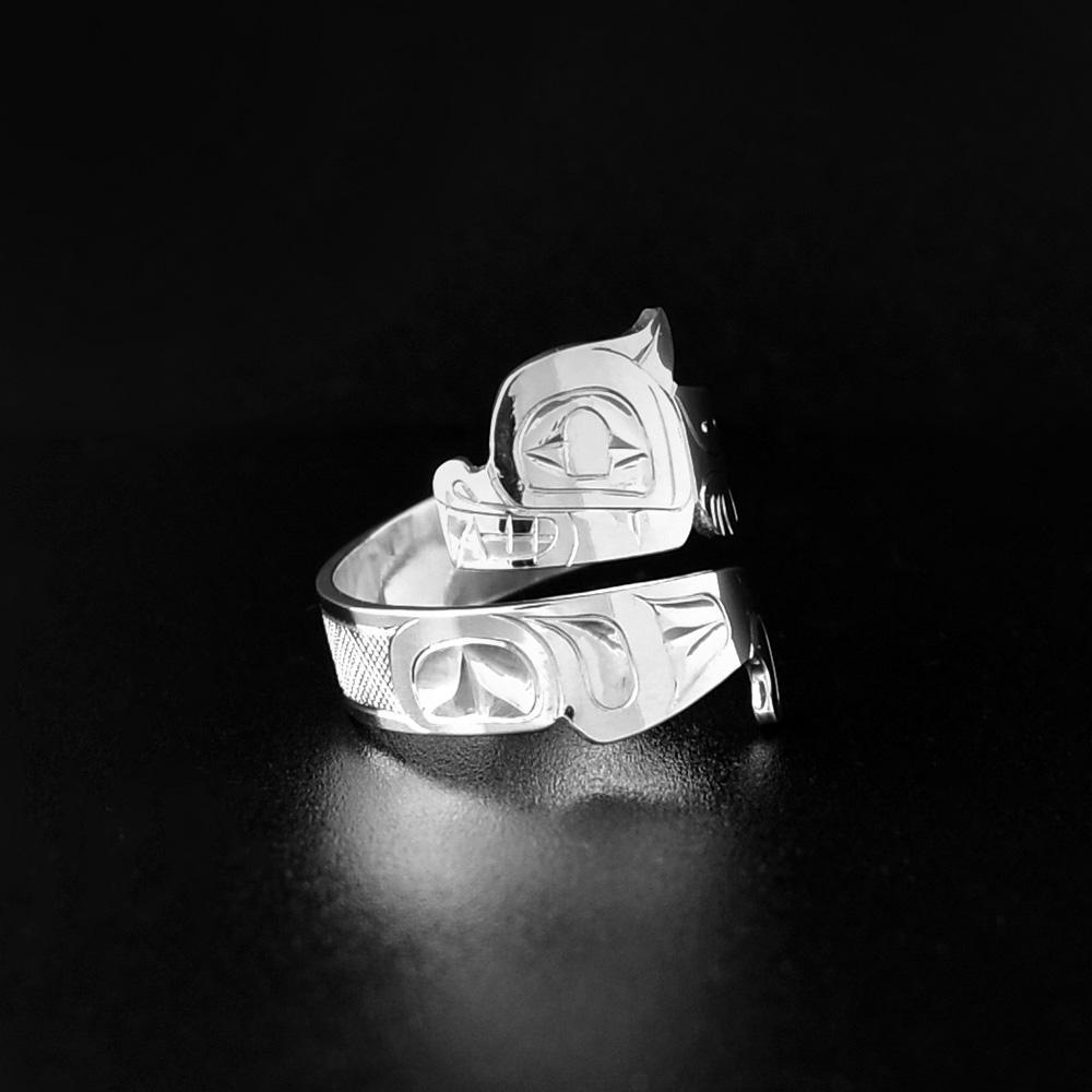 This Otter ring is made from sterling silver and has a single band that wraps around the finger twice. The band is shaped like and has carvings depicting the Otter. The head is shown on the top band and its tail is depicted at the bottom.