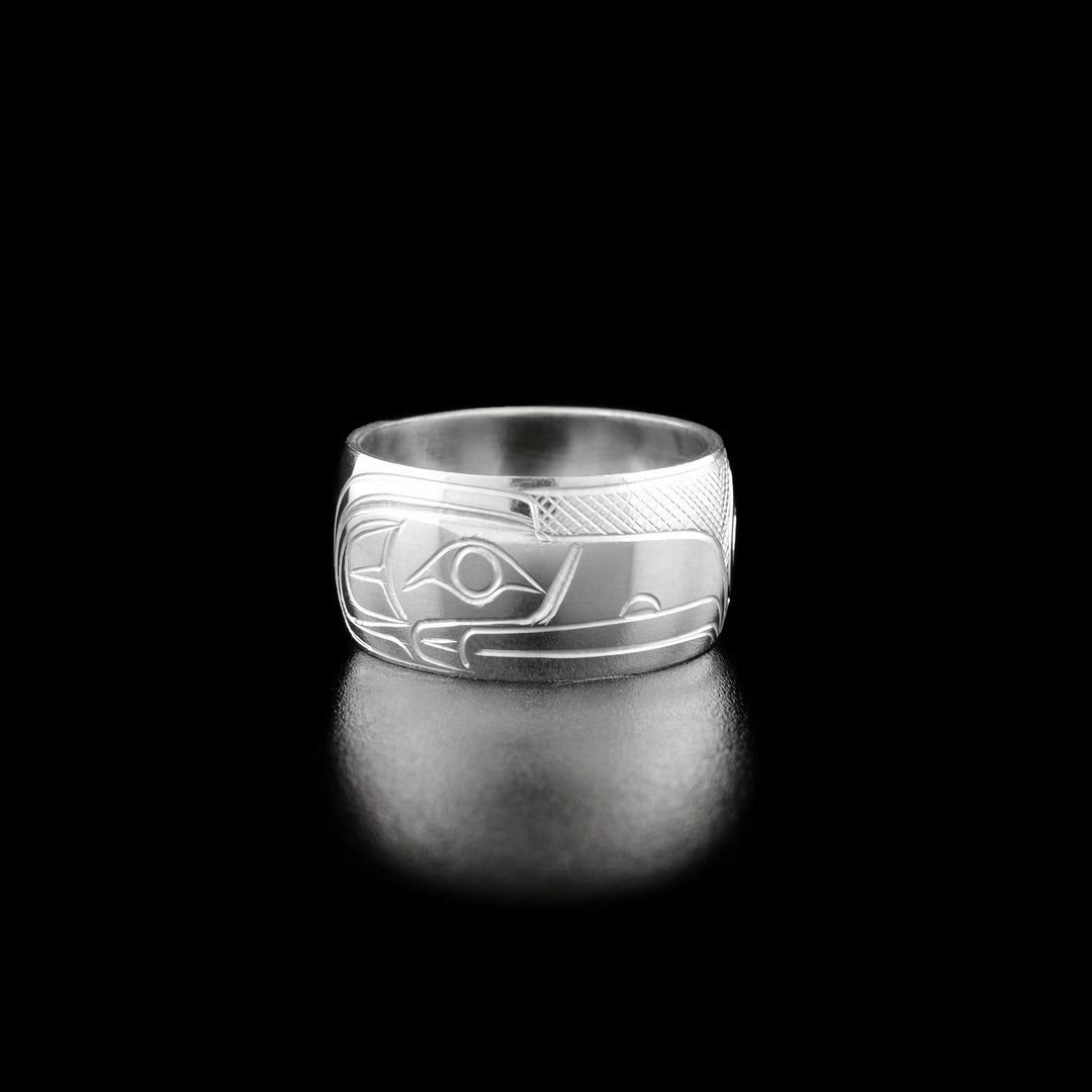 This Raven ring has the profile of a raven's head with a long beak facing the right.