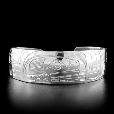 This bear bracelet has the profile of a bear's head facing the right in the center. To the right of it is its large paw.