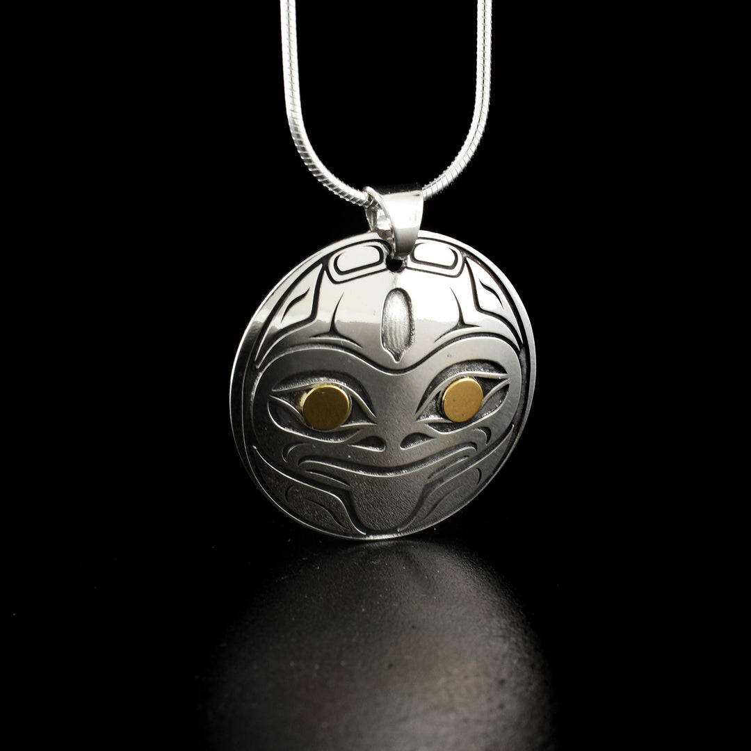 This Frog pendant is made from 18K gold, sterling silver and is circle shaped. There is a gorgeous depiction of the Frog that has been cast into the surface of the pendant.