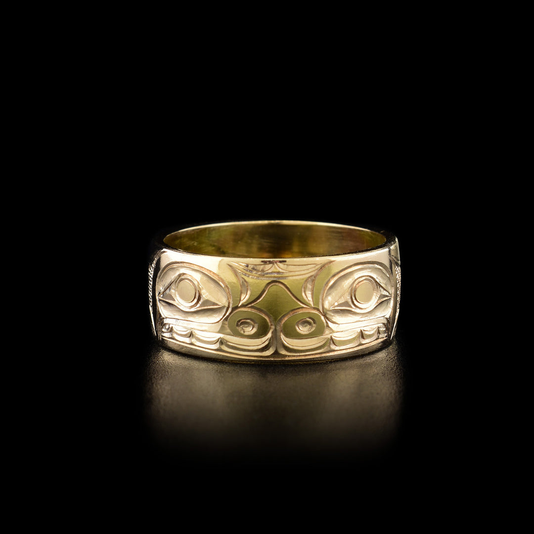 This bear ring has the face of a bear in the center looking straight ahead.