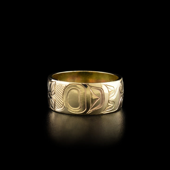 Right angle photo of the ring shows carved designs representing the body of the hummingbird.