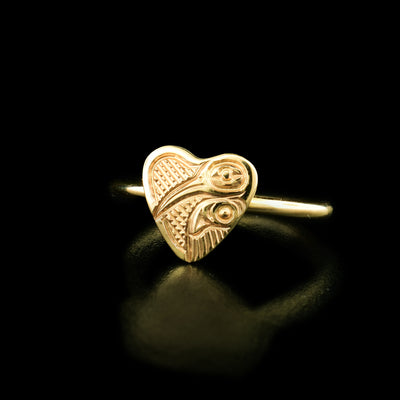 This heart ring gold is made from 14K gold and has a heart shaped piece on a thin band. There are gorgeous carvings depicting the Hummingbird on the surface of the heart.