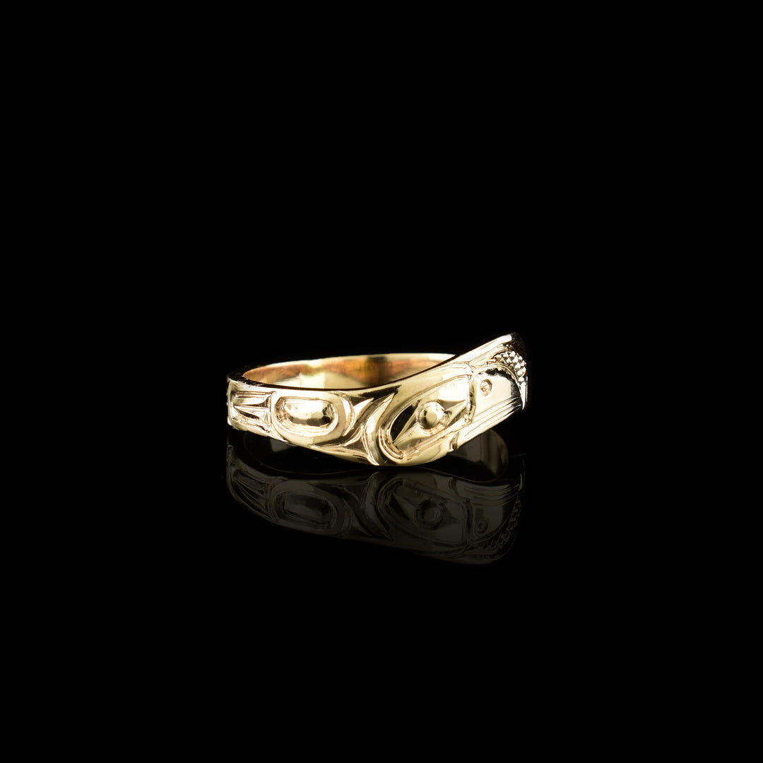 This wavy band ring has a thin, 14K gold band that has a wavy look. There is a depiction of the Raven carved into the surface of the band.