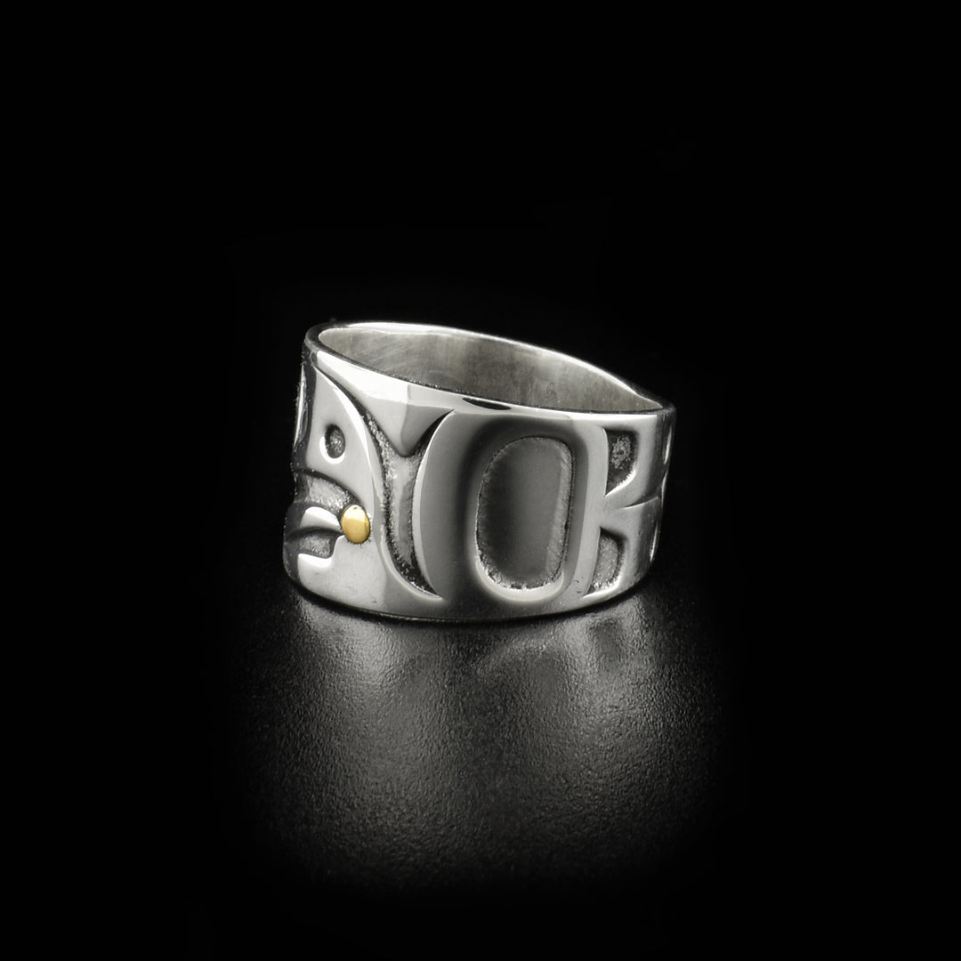 Left side of ring featuring 3D designs. Ring tapers down towards end.