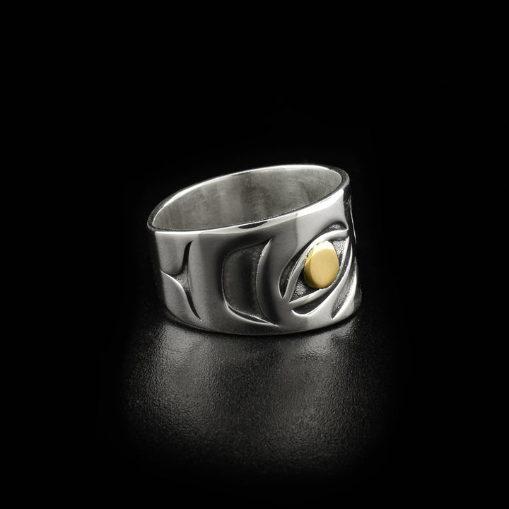 Right side of ring featuring 3D designs. Ring tapers down towards end.