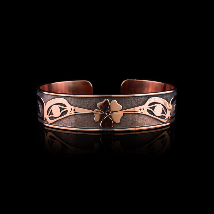1/2" Copper Hummingbird Cuff 2 hummingbirds feeding on a flower in the middle of the cuff.