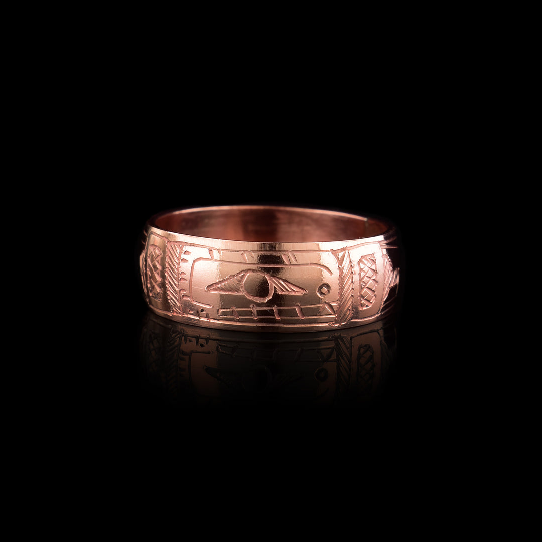 This Orca Ring has a single, copper band with a side profile depiction of the Orca carved into it. The head of the orca is show with its teeth and eyes included and there are cross hatching designs in the background of the scene.