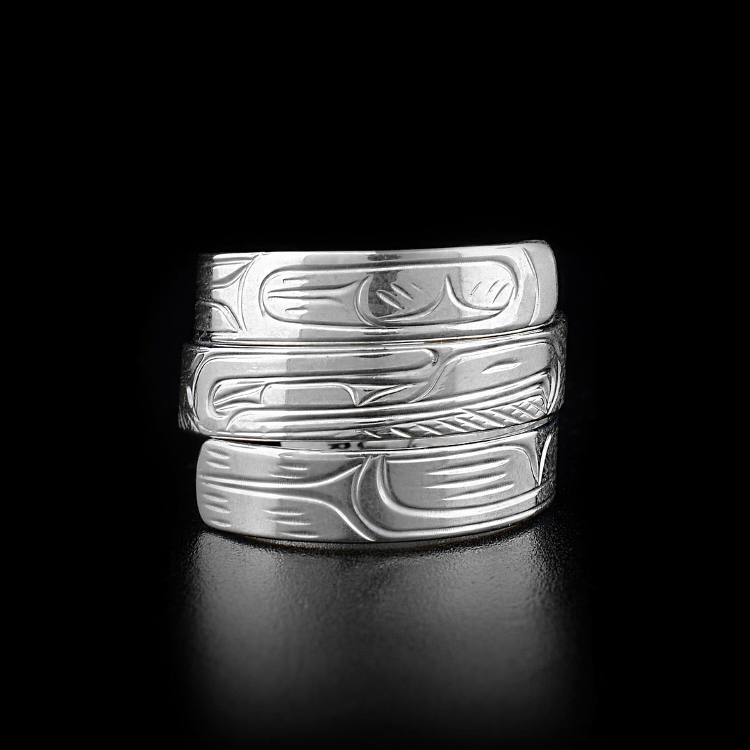 This wrap ring depicts the head of an eagle facing the right when worn and intricate designs along the remainder of the band depicting the bird's feathers.