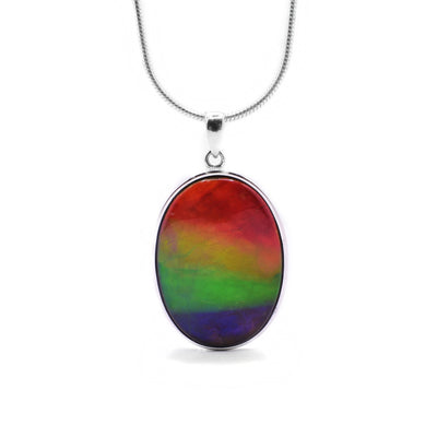 This ammolite pendant is oval shaped and has the colours red, orange, yellow, green, blue, and purple from top to bottom.