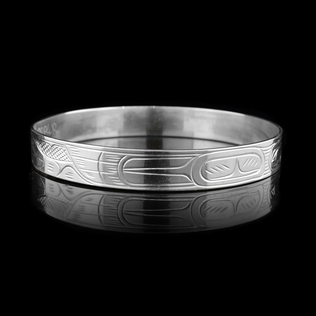 This Hummingbird bracelet bangle is made from sterling silver and has a single thin band. There are carvings across the surface of the band that depict the Hummingbird.