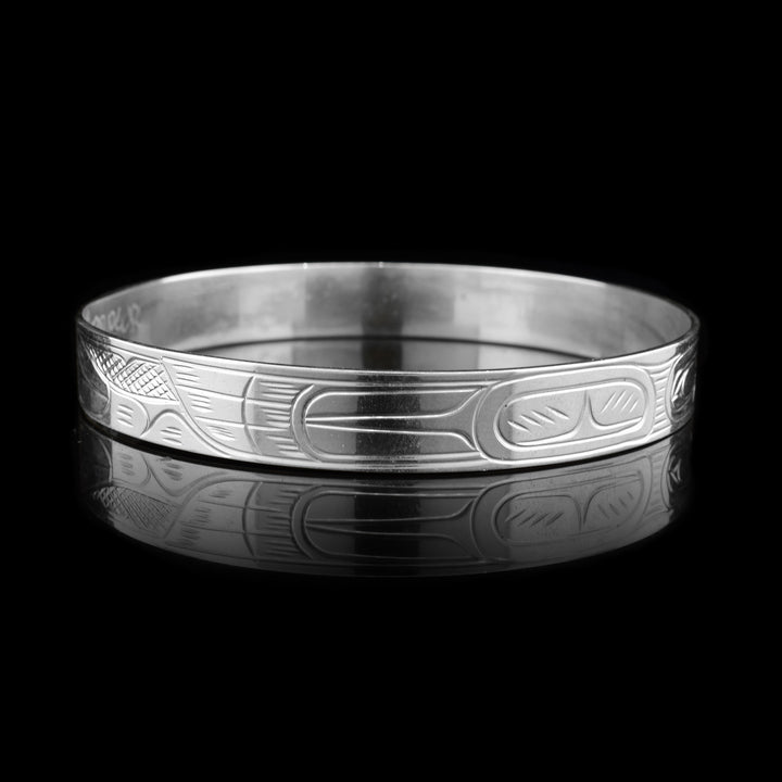 This Hummingbird bracelet bangle is made from sterling silver and has a single thin band. There are carvings across the surface of the band that depict the Hummingbird.