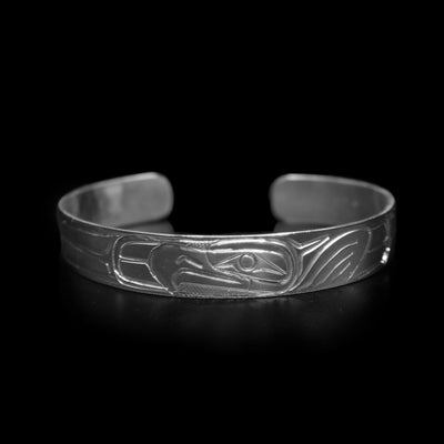 This Eagle cuff bracelet is made form sterling silver and has a depiction of the Eagle beautifully carved into the surface of the piece.