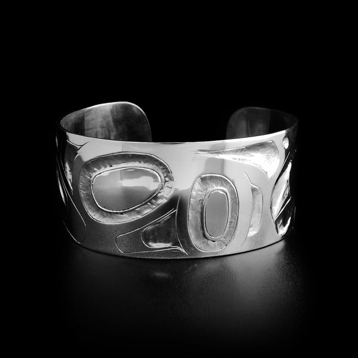 Head on photo of the bracelet shows the orca's body and fins in the center of the bracelet.