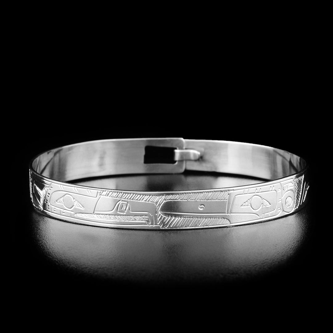 This clasp bracelet has the profile of an eagle's head and a hummingbird's head facing each other in the center of the bracelet.