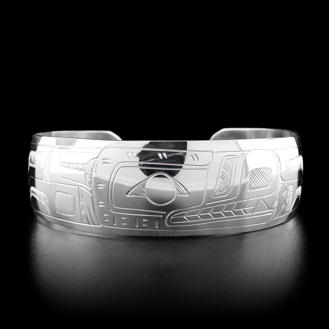 This wolf bracelet has the profile of a wolf's head with its teeth showing facing the right in the center of the bracelet.