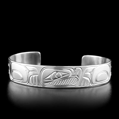This eagle bracelet has the profile of an eagle's head facing the right in the center.