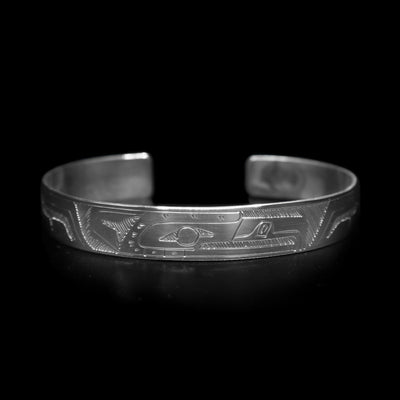 This Eagle cuff bracelet is made form sterling silver and has a depiction of the Eagle beautifully carved into the surface of the piece.