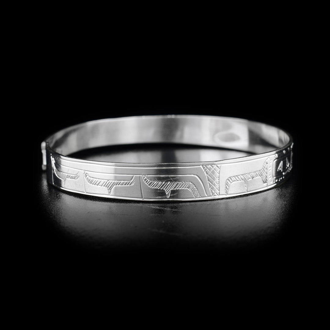 This sterling silver clasp bracelet has two depictions of the Raven carved into the surface of the band. The Ravens are depicted facing each other at the top of the band.