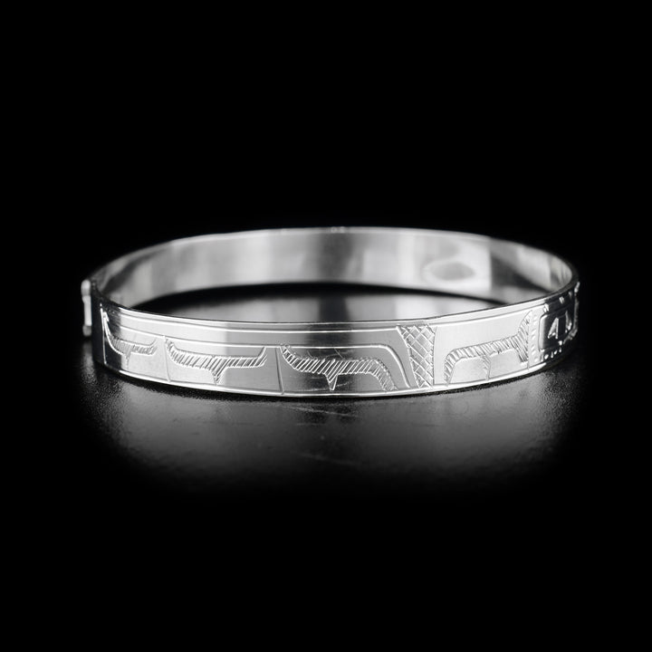 This sterling silver clasp bracelet has two depictions of the Raven carved into the surface of the band. The Ravens are depicted facing each other at the top of the band.