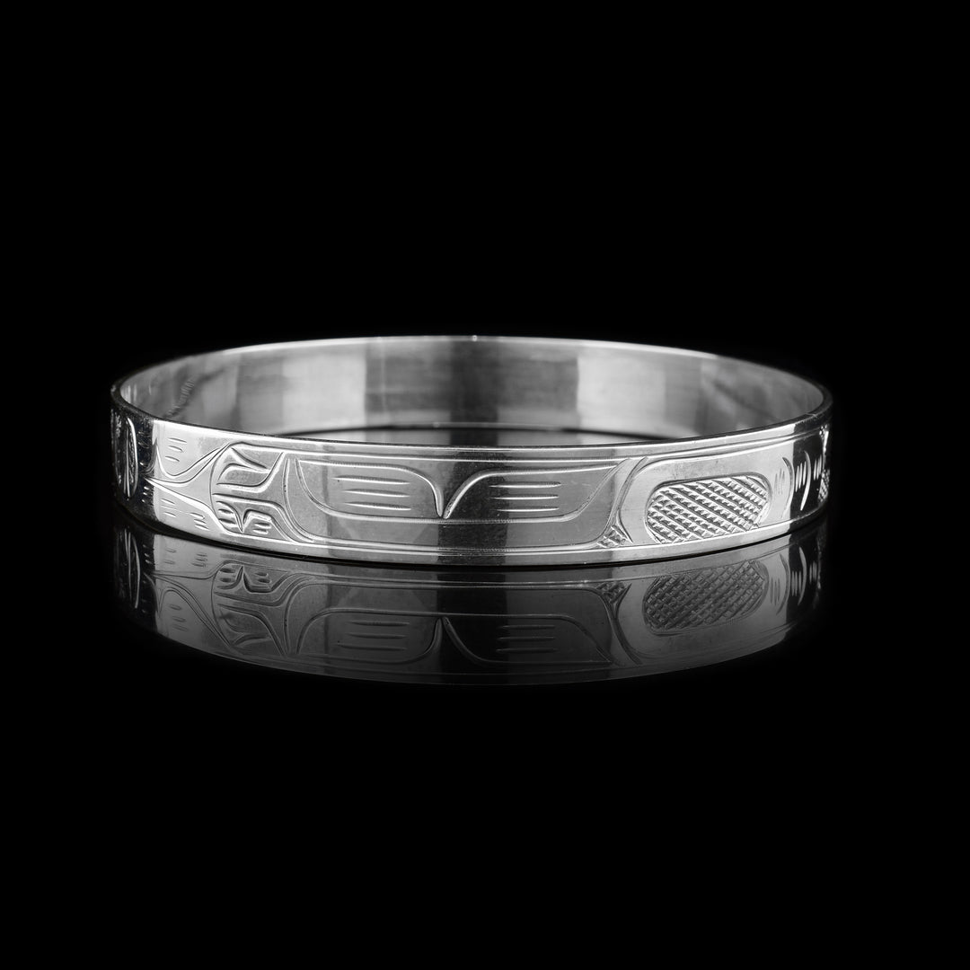 This Bear and Eagle bracelet has a single, thin band that wraps around the wrist. There are carvings across the surface of the band depicting the Bear and the Eagle.