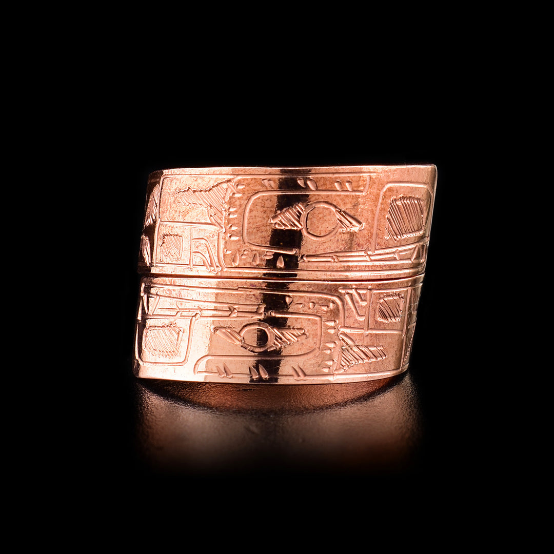 This wrap around ring depicts the head of a wolf on the top half of the wrap ring and the head of a second wolf underneath.