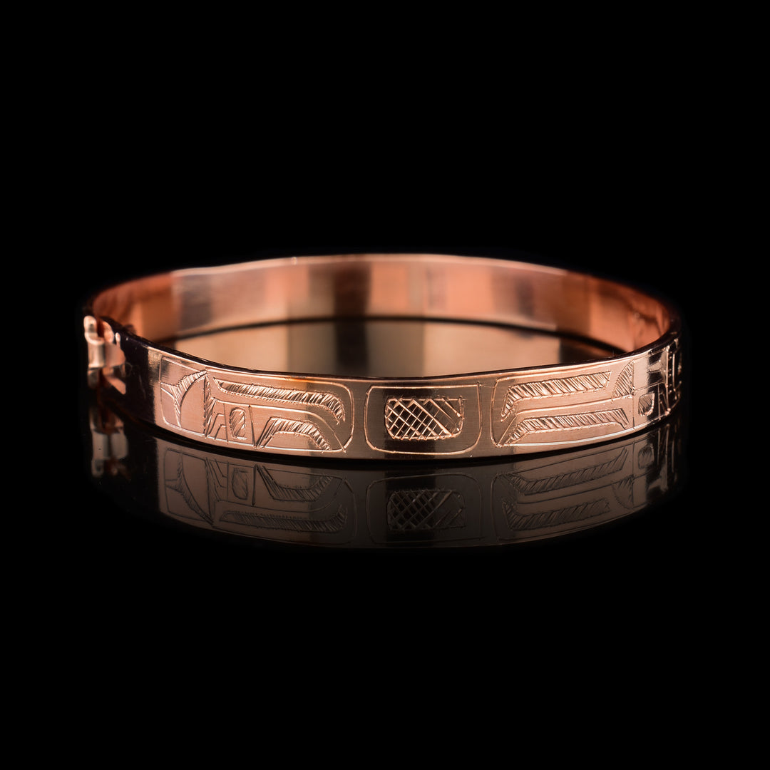 This Hummingbird and Wolf bracelet ahs a single, thin and coper and with a clasp in the back. There are depictions of the Hummingbird and the Wolf carved into the surface of the band.