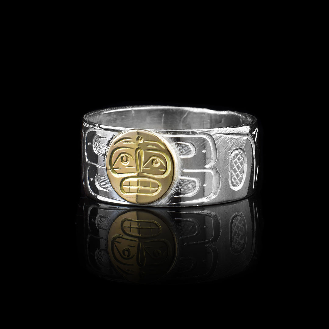 Elevate your jewelry collection with this 3/8" sterling silver and 14k gold sun band ring. A beautiful, radiant celestial design perfect for daily wear.