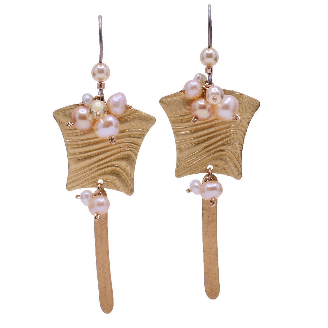 Feminine dangle drop earrings made of  handworked brass, goldfilled wire, crystal pearls and glass. Titanium ear hooks. By Honica.