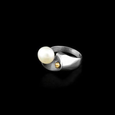 Abstract sterling silver ring with white freshwater pearl and 14K yellow gold bolt adornment. By Ivan Dobren.