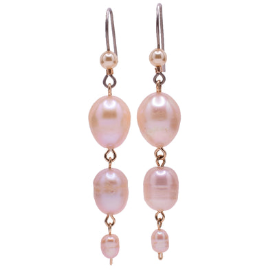 Pearl dangle drop earrings made of freshwater pearls, goldfilled wire and crystal pearls. Titanium ear hooks. By Honica.