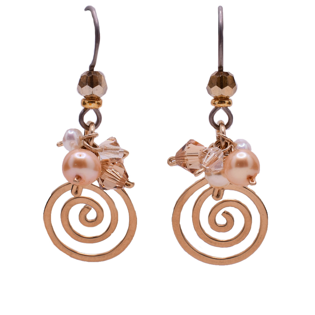 Dangle earrings made of Swarovski crystal, freshwater pearls, goldfilled wire and crystal pearls. Titanium hooks. By Honica.