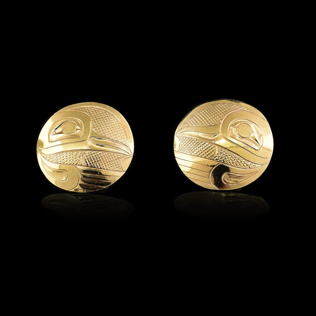 These 14K gold stud earrings have circular surfaces with depictions of the Hummingbird carved into them.