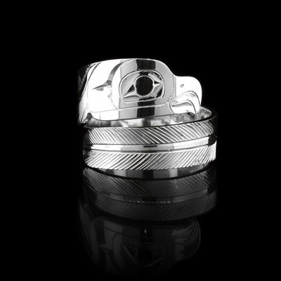 This Eagle feather ring is made using sterling silver and has a single band that wraps around the finger twice. The top band has carvings depicting the head of the Eagle and the bottom band has carvings depicting the feather of the legend.