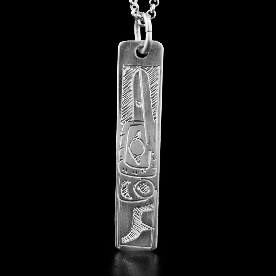 This pendant was handcarved on sterling silver. It has the face of the Hummindbird engraved on it. The Hummingbird is facing upwards.