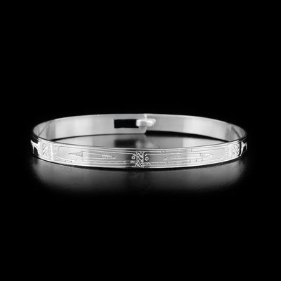 This Orca bracelet is made from sterling silver. The bracelet has a thin band with two depictions of the Orca carved into the surface of it.