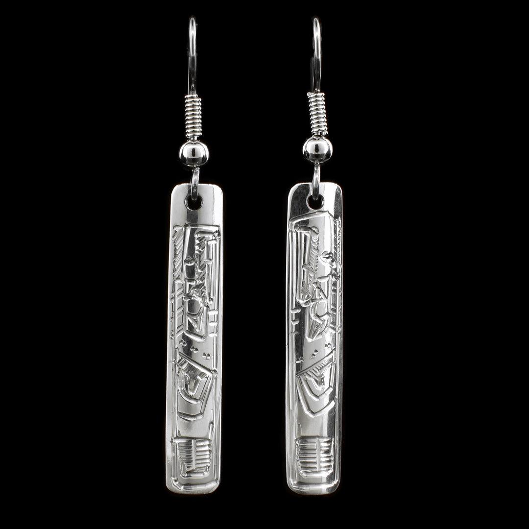 These dangling Eagle earrings are made from sterling silver and have thin, mini and rectangular shaped hangs. There are carvings on the surface of the hangs depicting the Eagle