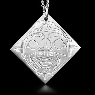 This sterling silver pendant is shaped like a diamond and depitcs the Sun.