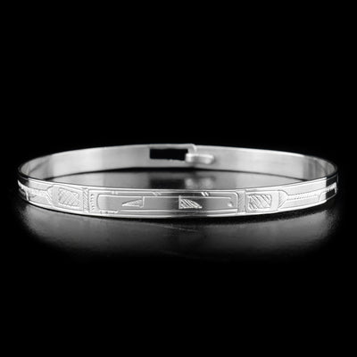 This sterling silver clasp bracelet has a thin band with a depiction of the Orca carved into the surface of it.