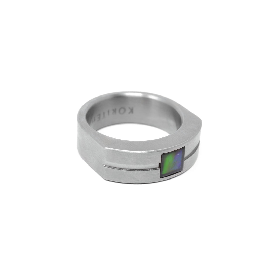 Side-view of grey titanium ammolite ring.