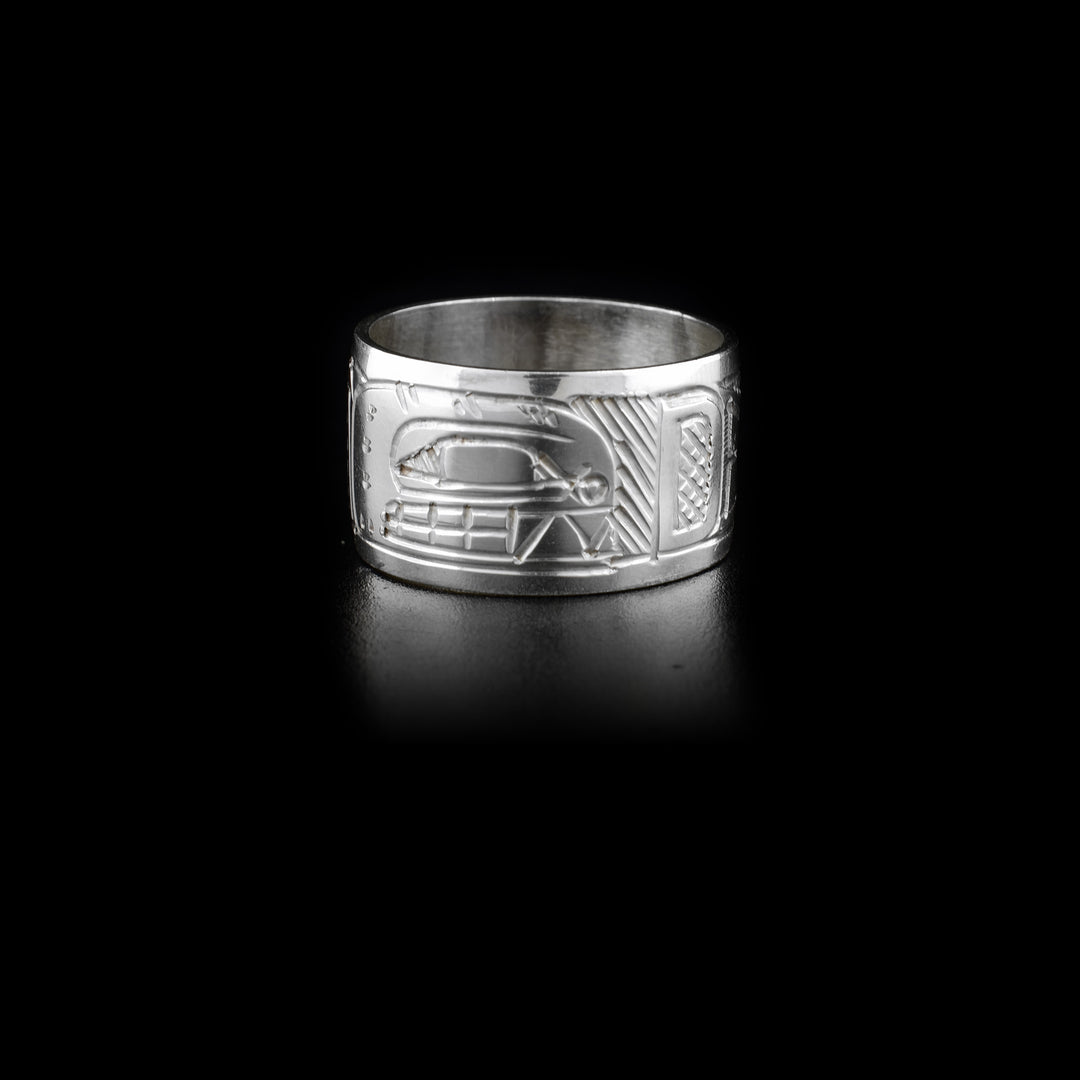 Sterling silver ring depicting an orca with a 0.5” wide band.