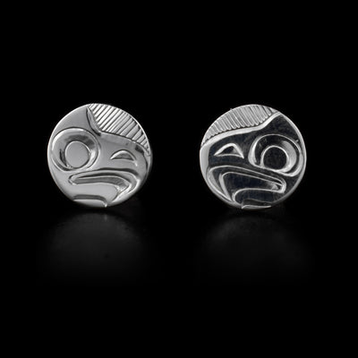 These circle, silver stud earrings are made from sterling silver and has a depiction of the Eagle carved into them.