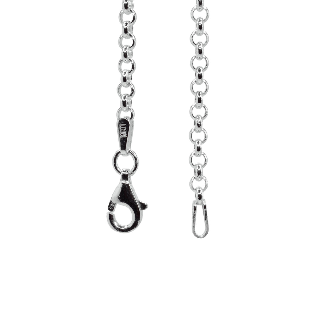 This rolo chain for necklaces are made from sterling silver and consists of circle shaped links that are simply linked together.