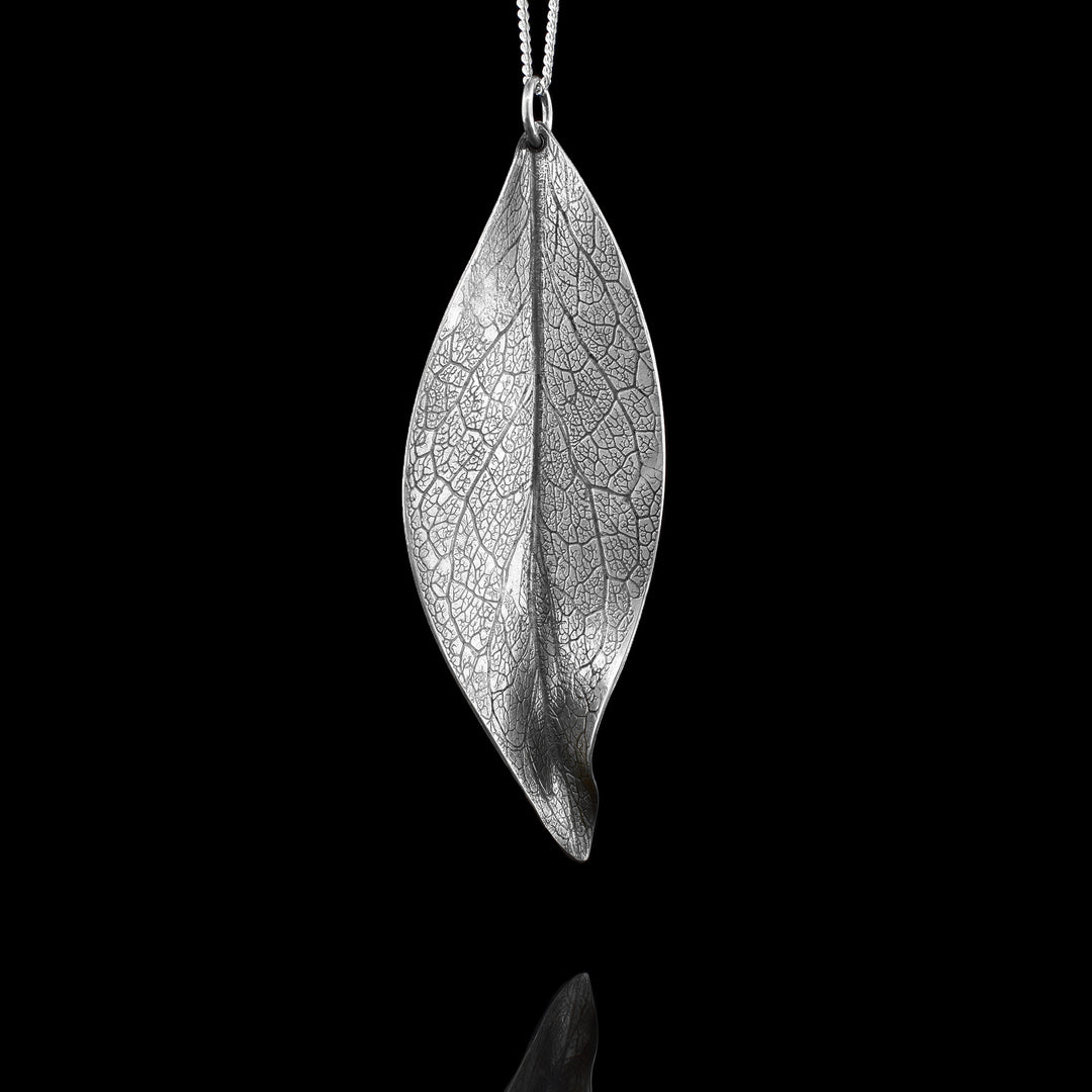 A truly unique botanical gift! This sterling silver necklace is crafted from a real leaf, capturing every delicate vein and curve.