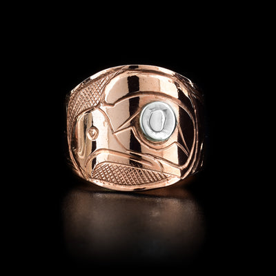 This copper, tapered Eagle ring has carvings that depict the Eagle. The eye of the Eagle is made from sterling silver.