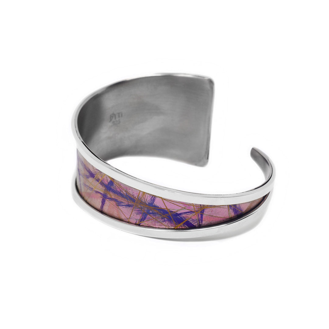 Side-view showing left side of bracelet.